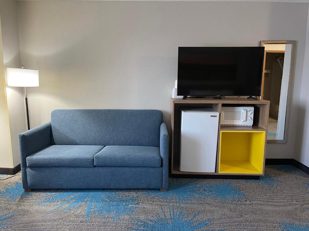 Days Inn By Wyndham Colby Buitenkant foto