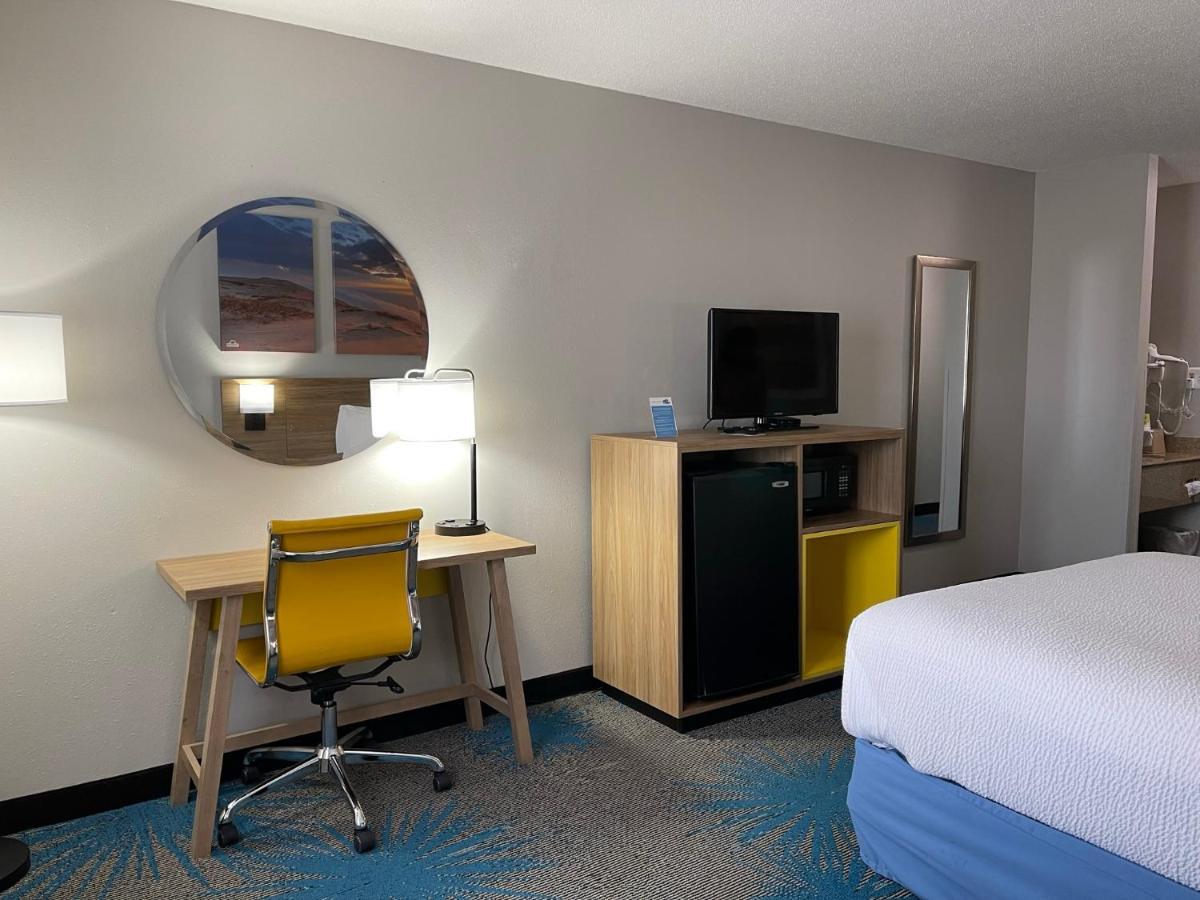Days Inn By Wyndham Colby Buitenkant foto