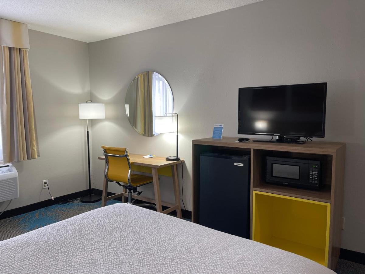 Days Inn By Wyndham Colby Buitenkant foto