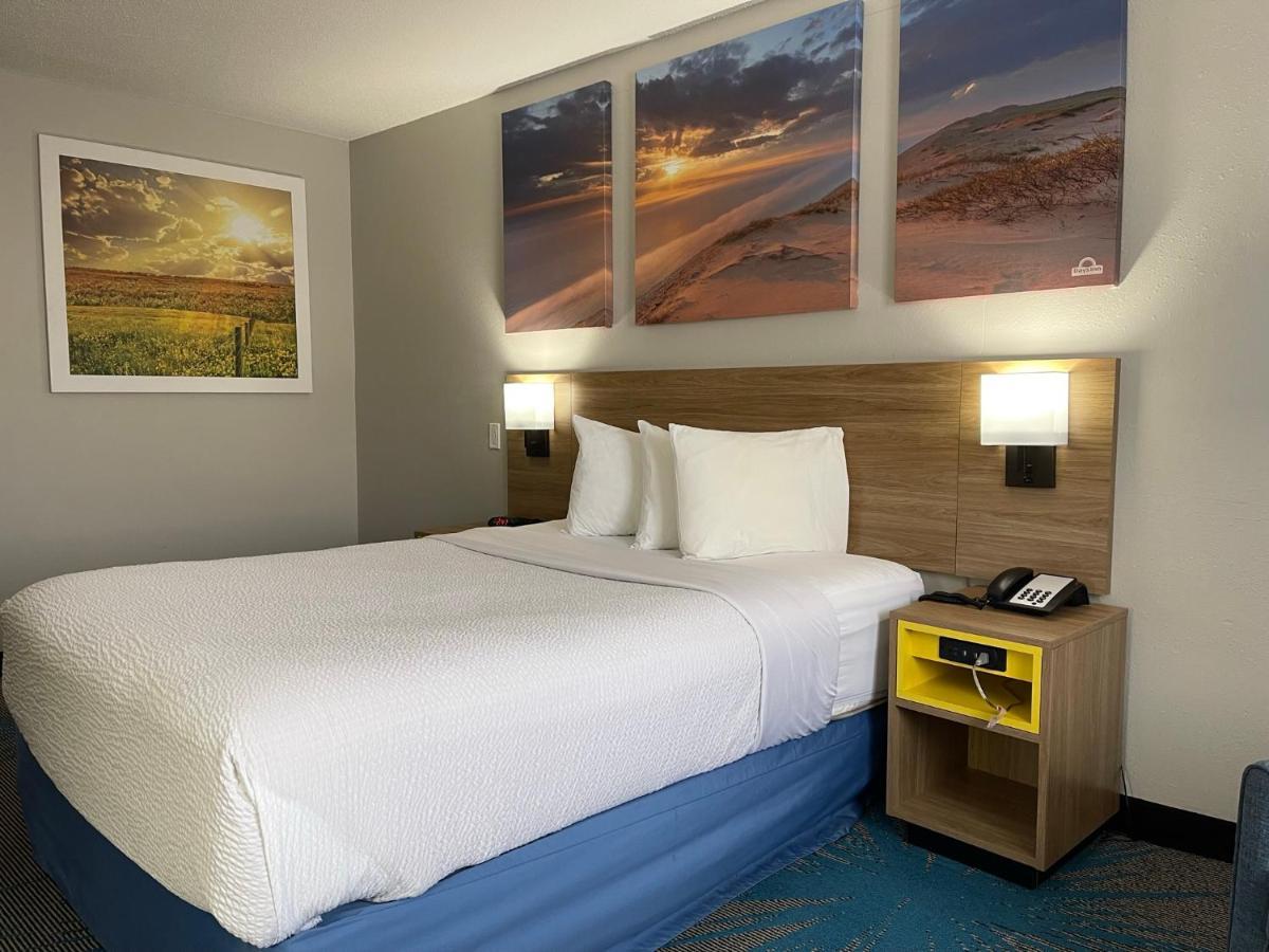 Days Inn By Wyndham Colby Buitenkant foto