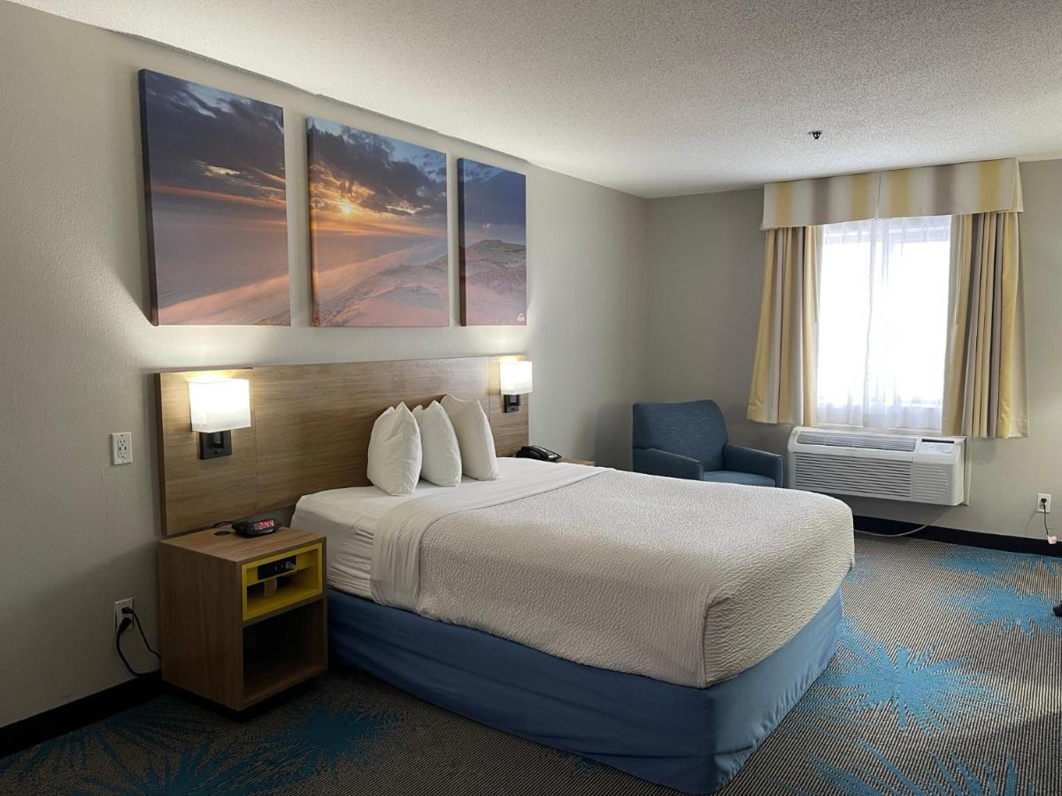 Days Inn By Wyndham Colby Buitenkant foto