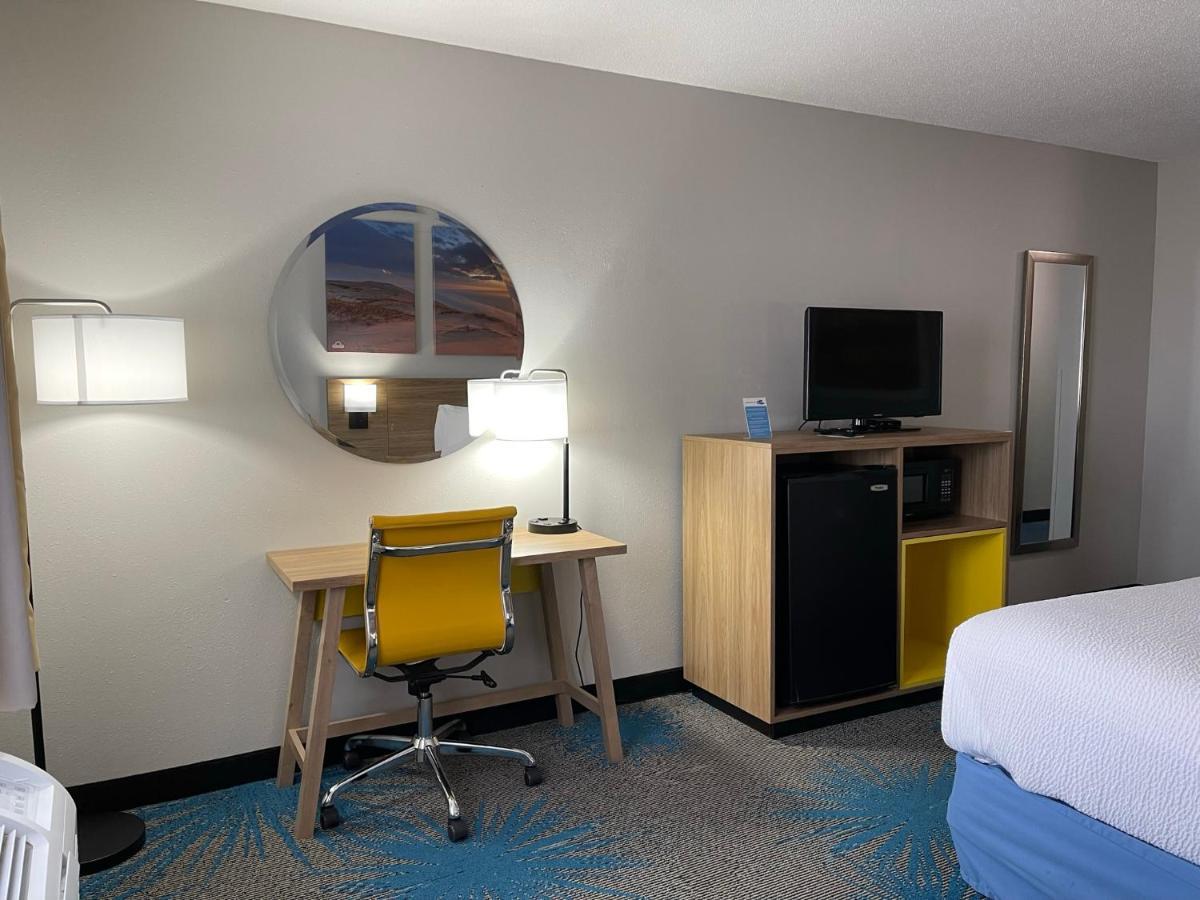 Days Inn By Wyndham Colby Buitenkant foto