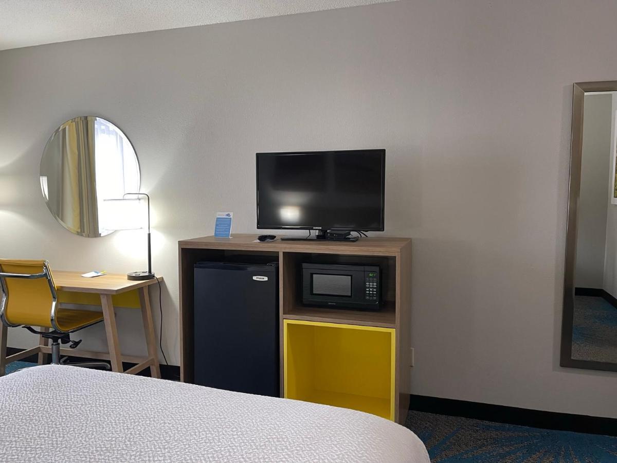 Days Inn By Wyndham Colby Buitenkant foto