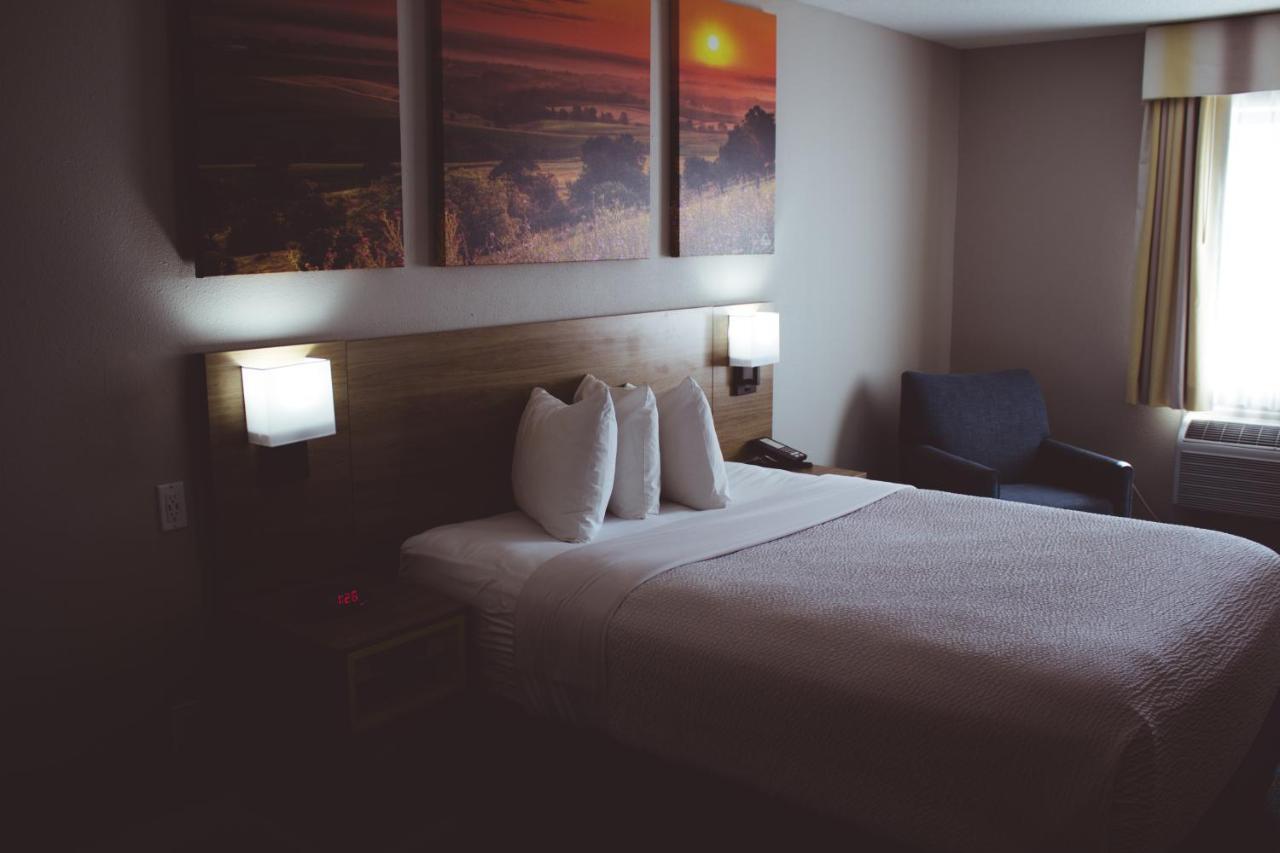 Days Inn By Wyndham Colby Buitenkant foto