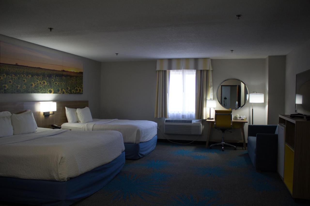 Days Inn By Wyndham Colby Buitenkant foto