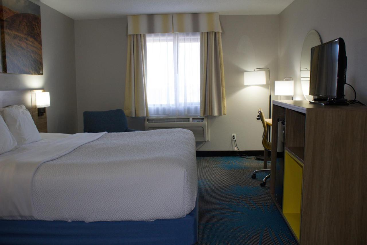 Days Inn By Wyndham Colby Buitenkant foto