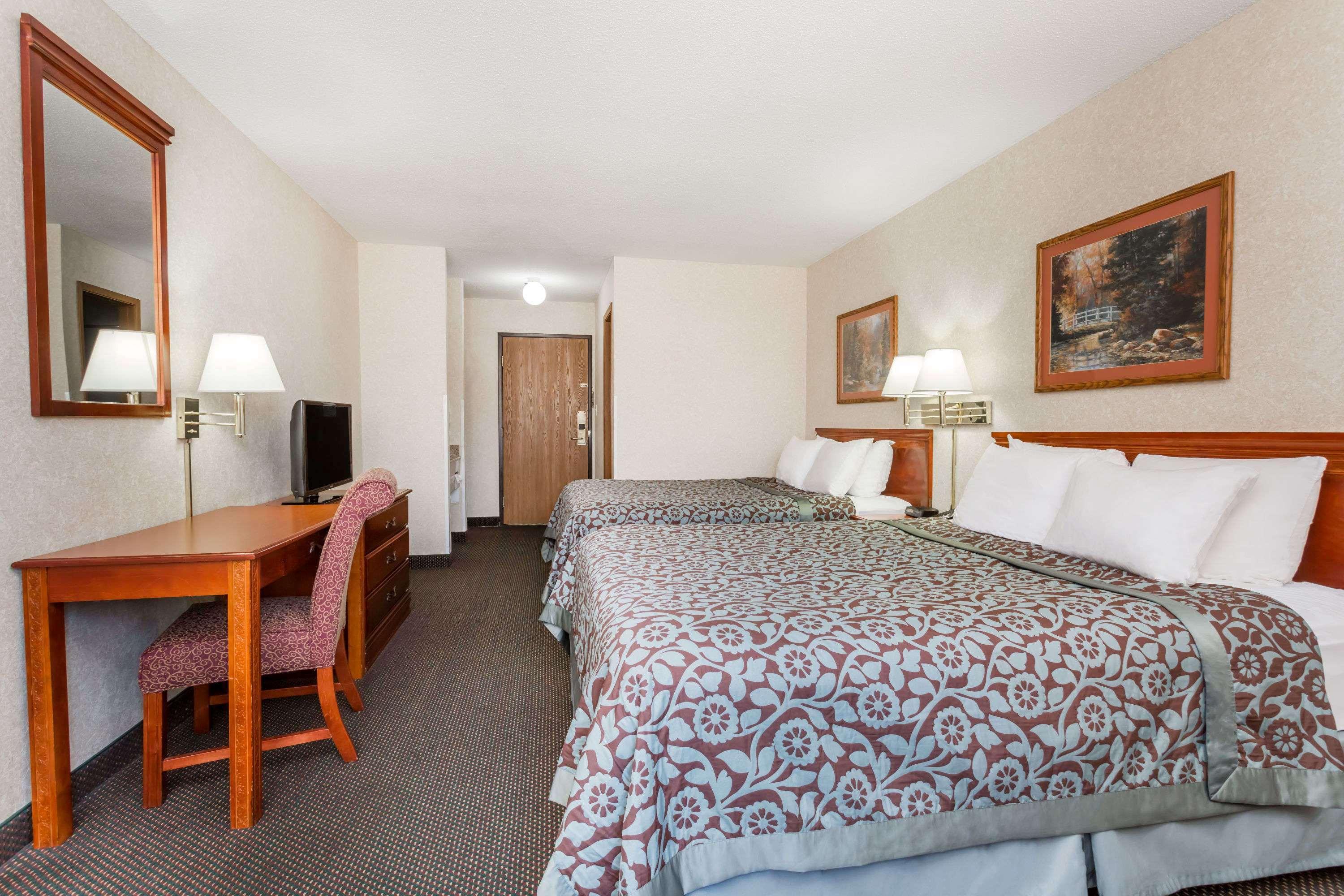 Days Inn By Wyndham Colby Buitenkant foto