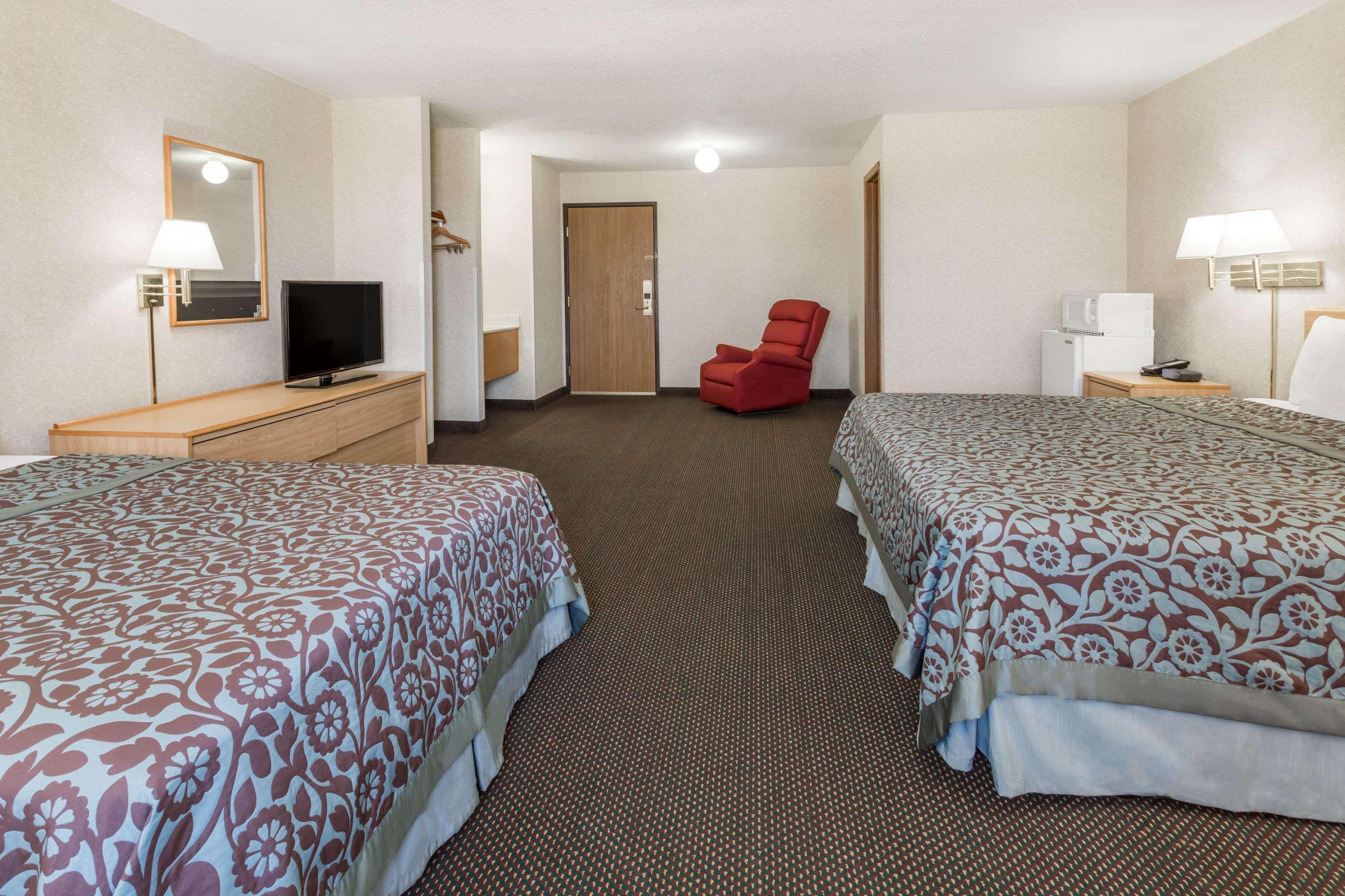 Days Inn By Wyndham Colby Buitenkant foto