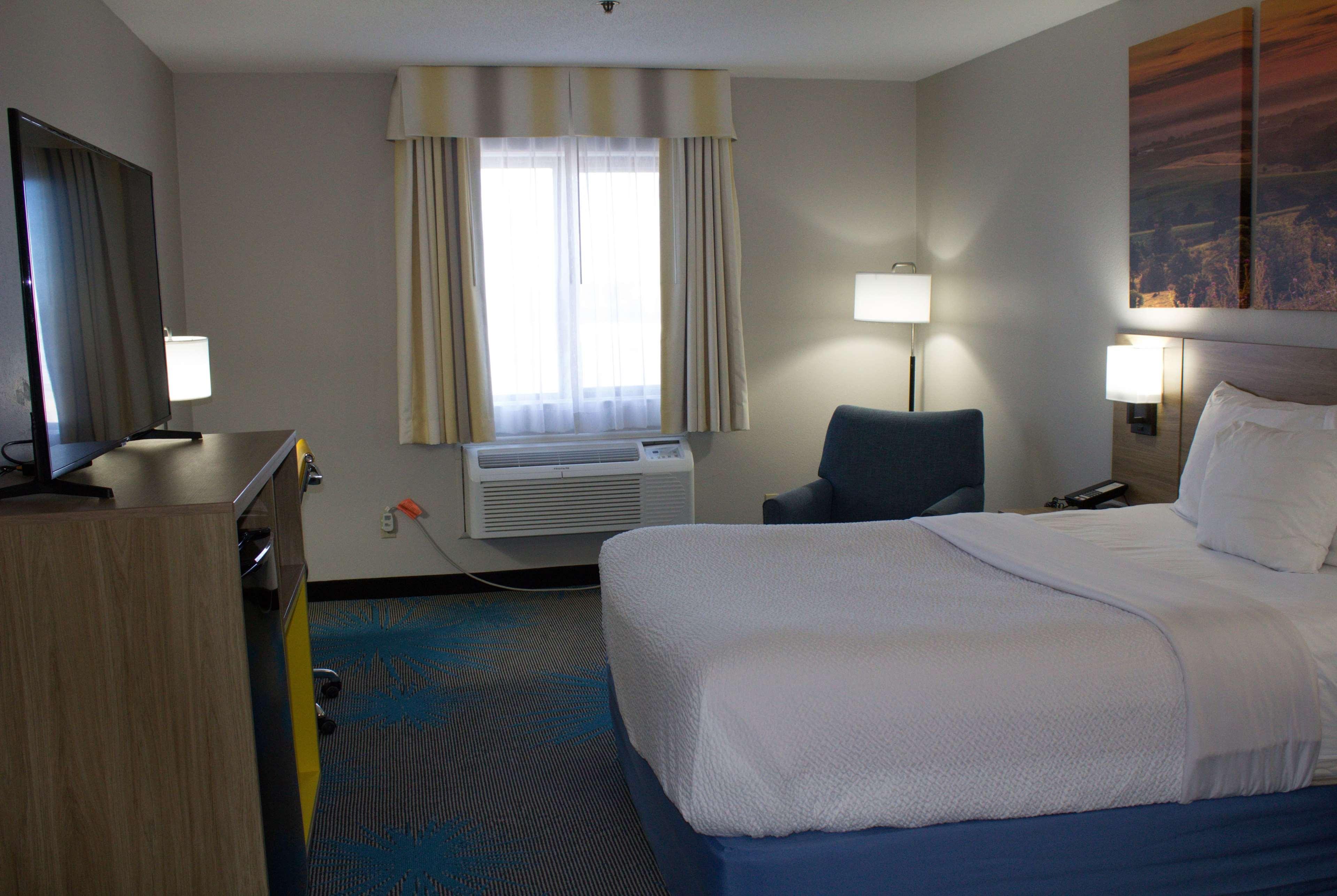 Days Inn By Wyndham Colby Buitenkant foto