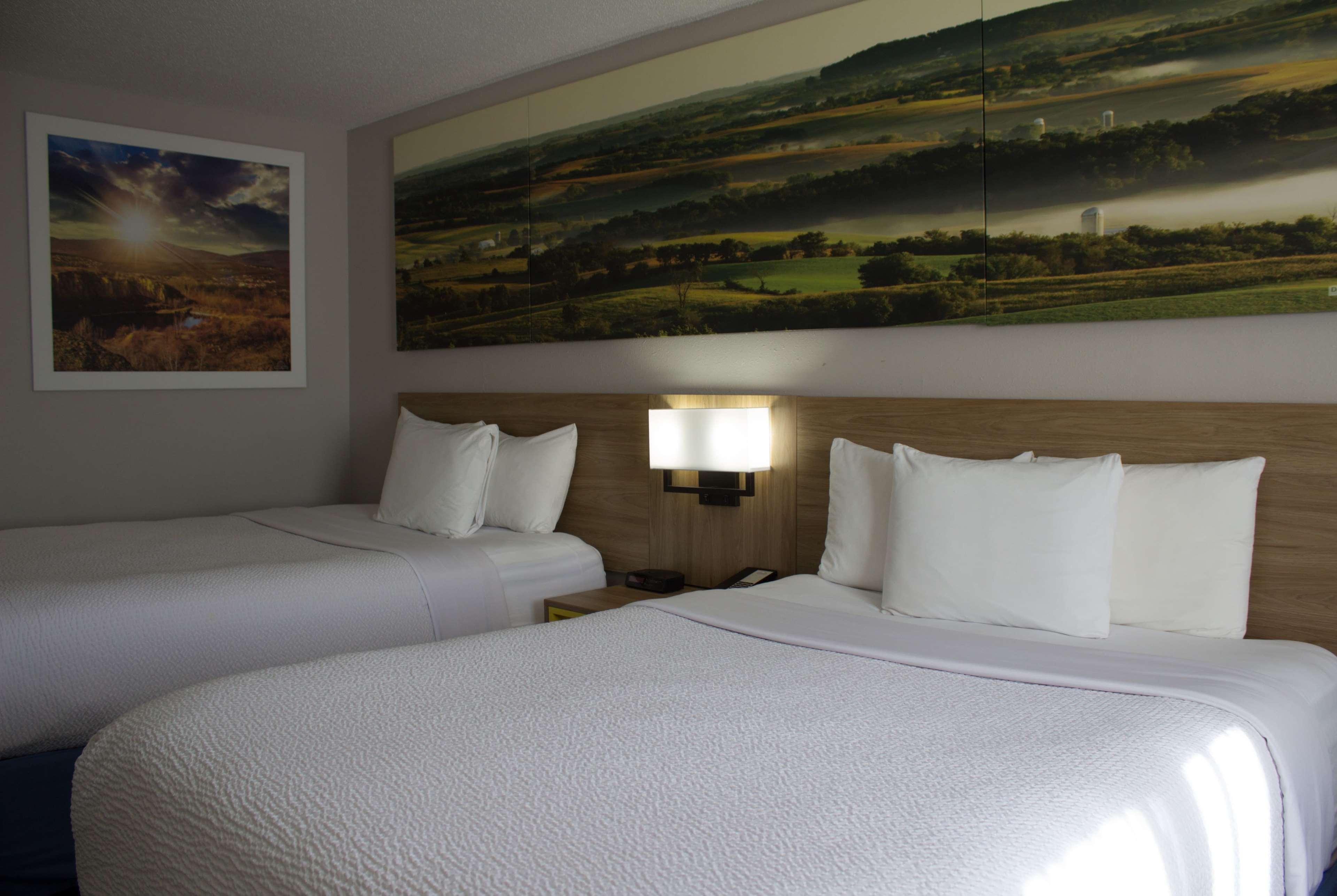 Days Inn By Wyndham Colby Buitenkant foto