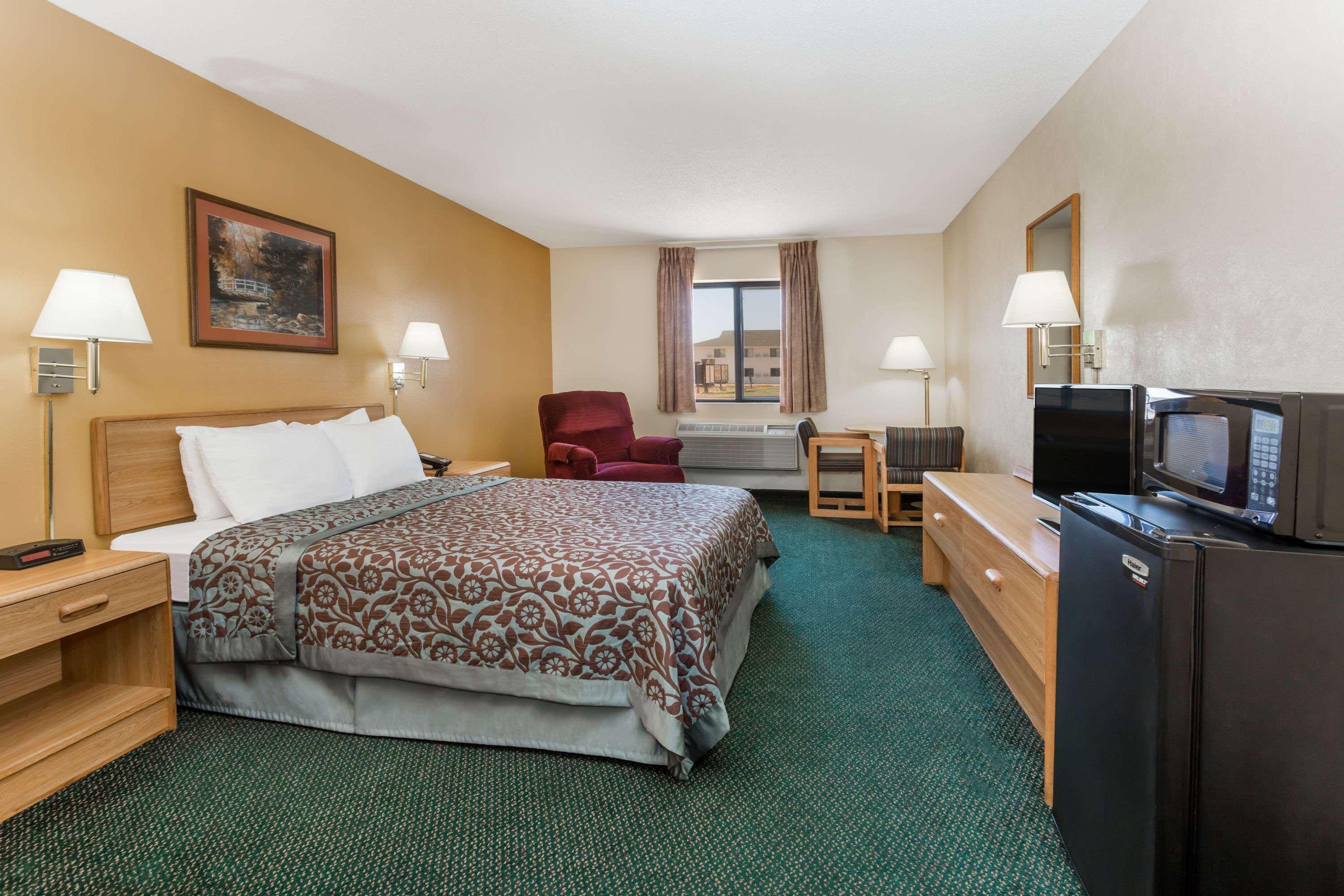 Days Inn By Wyndham Colby Buitenkant foto