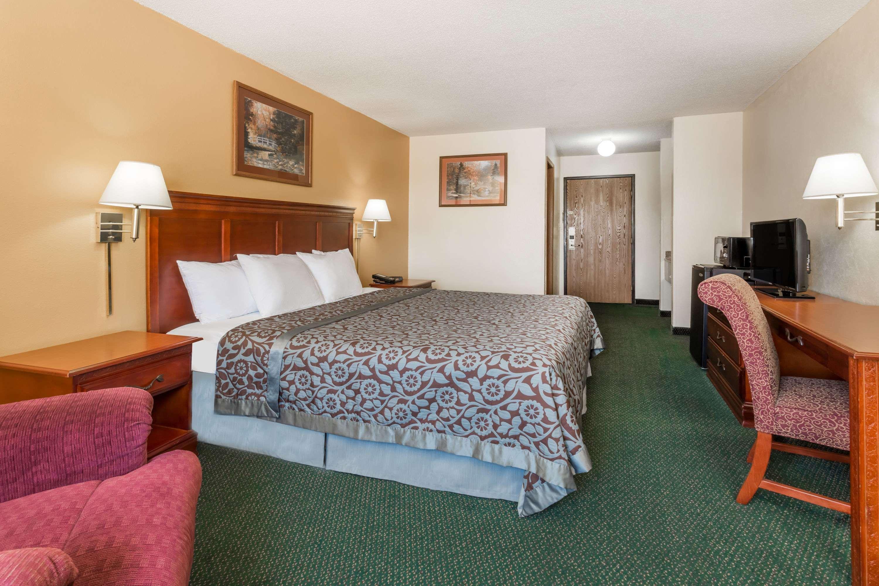 Days Inn By Wyndham Colby Buitenkant foto