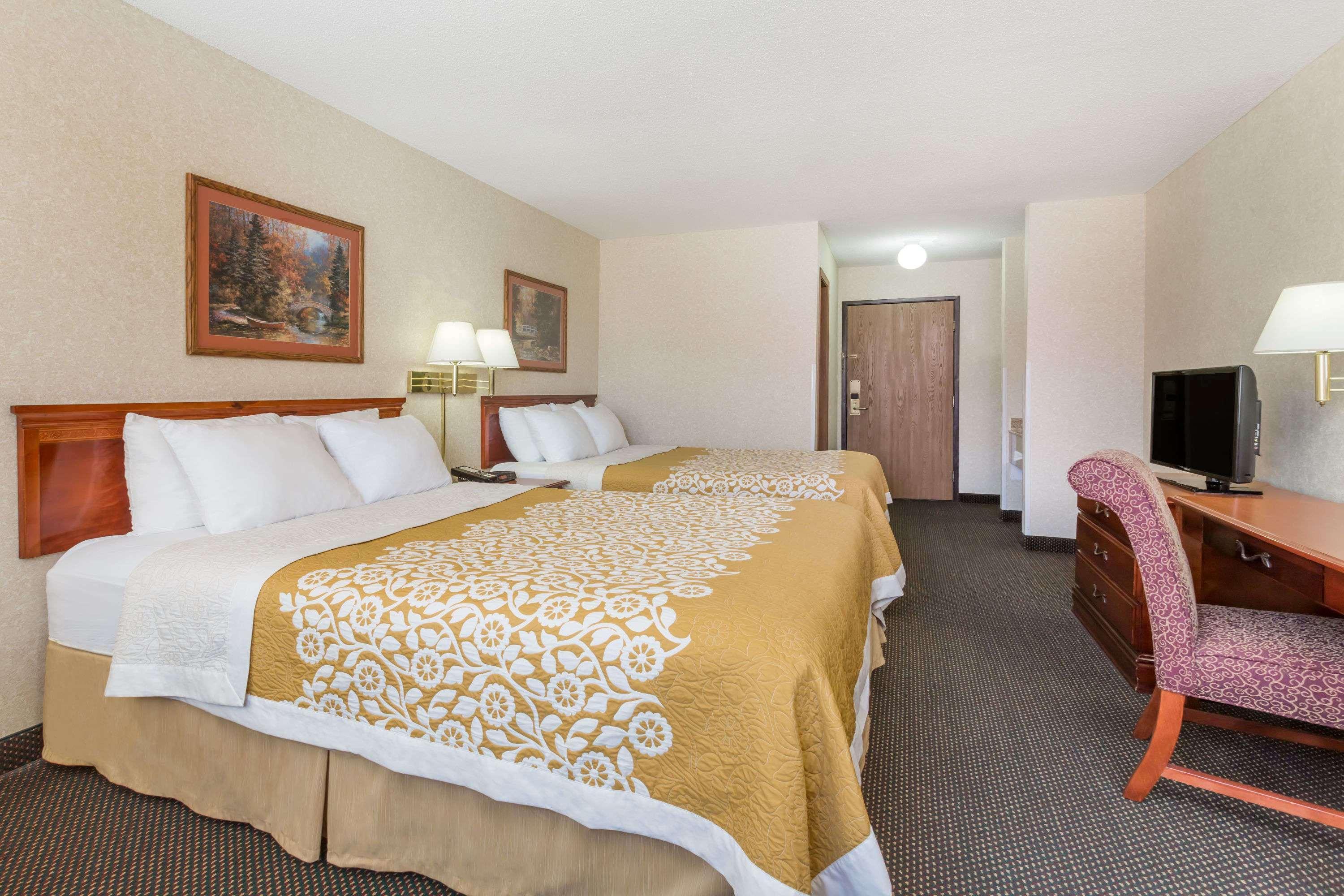 Days Inn By Wyndham Colby Buitenkant foto
