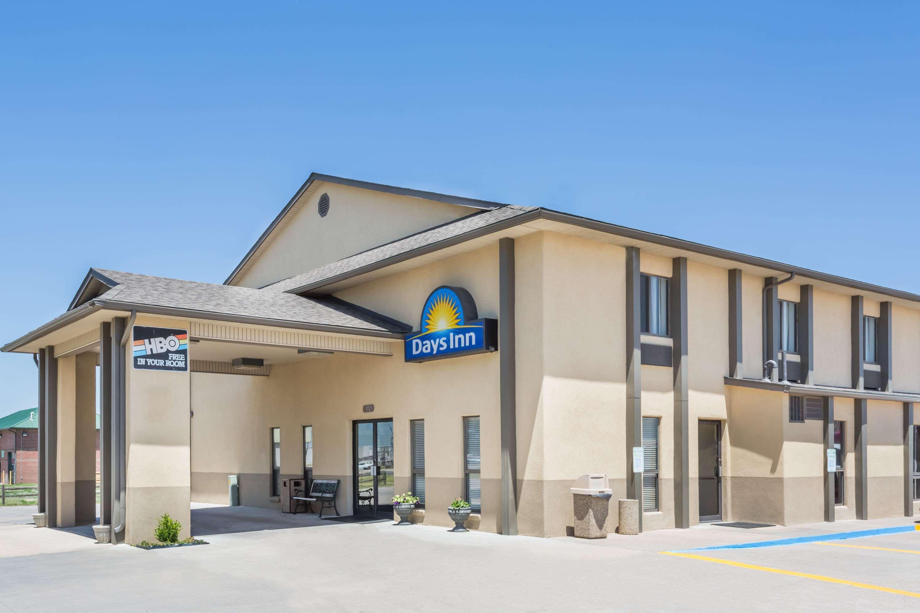 Days Inn By Wyndham Colby Buitenkant foto
