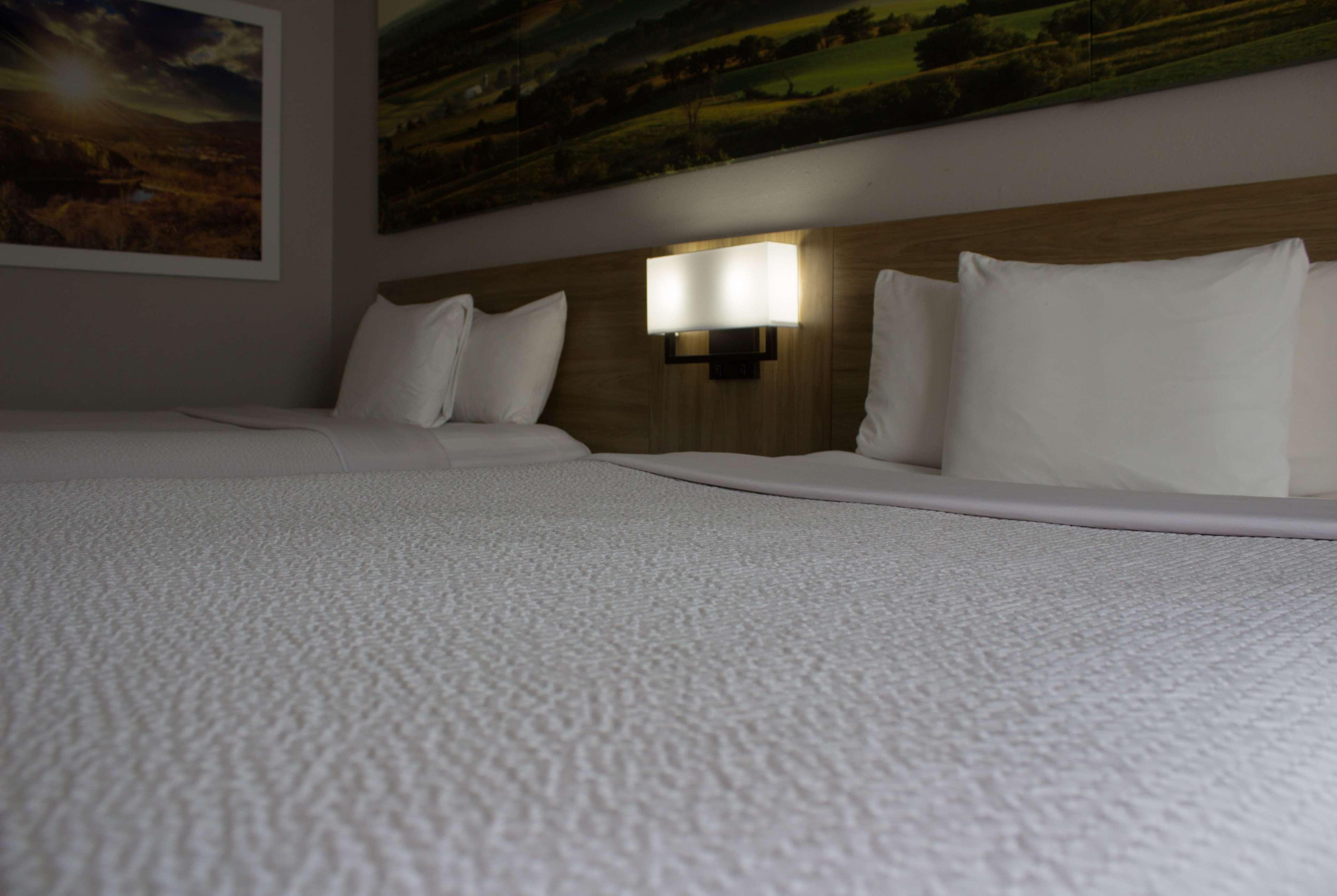 Days Inn By Wyndham Colby Buitenkant foto