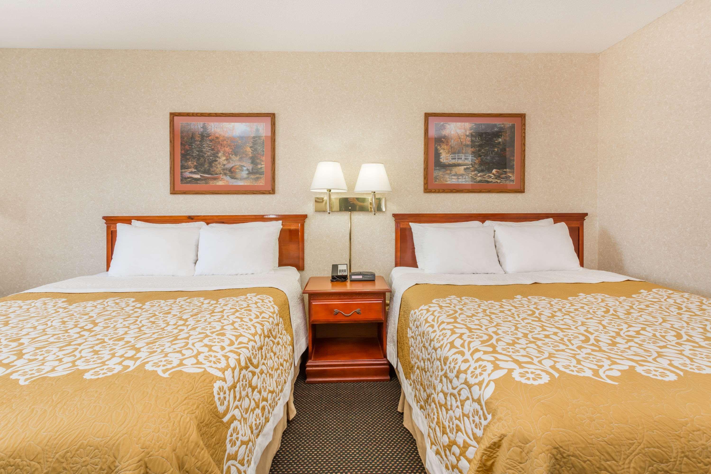 Days Inn By Wyndham Colby Buitenkant foto